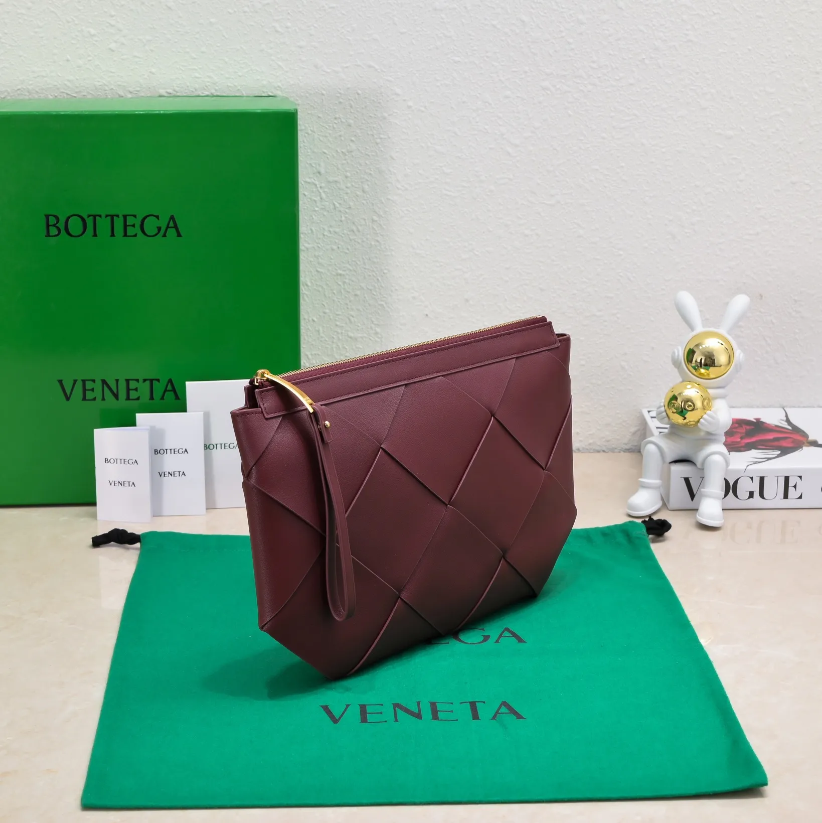 B's new lightweight shape-changing design handbag, suitable for both men and women, suitable for daily use, from small woven to large woven, simple and easy to wear, the leather has the best feel, a worth buying item, size 35*19*1cm [6689#]